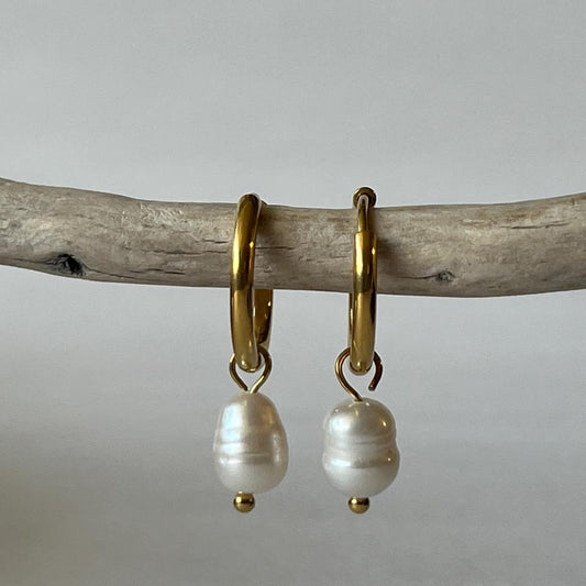 Argolla 16mm bañada en oro 18 quilates + perla cultivada de río