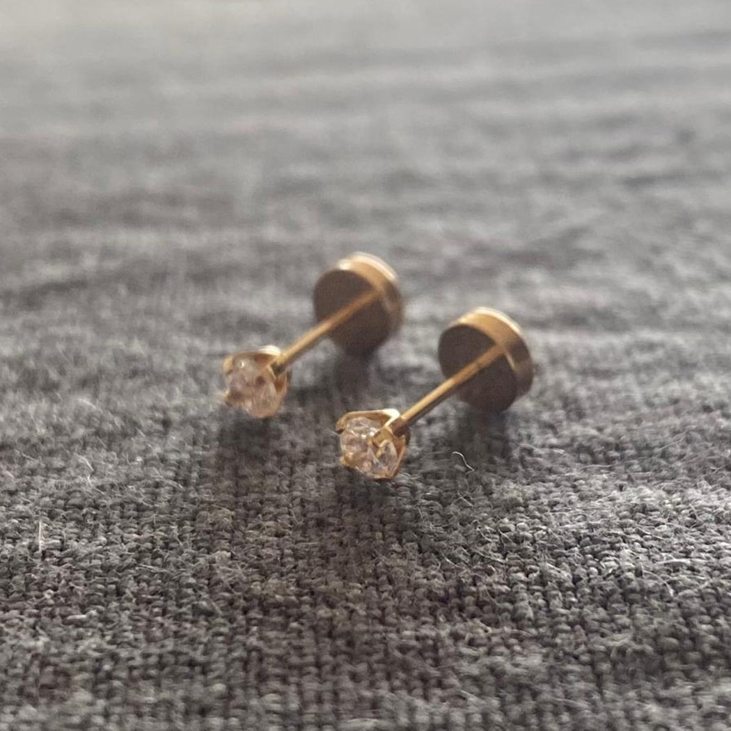 Abridores de oro  18 kilates con circón de 3 mm con tuerca tope a presión